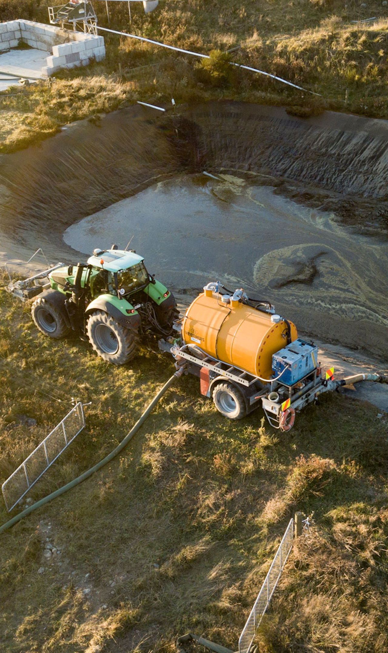 Central Injection Agri tractor with slurry tank and effluent pond