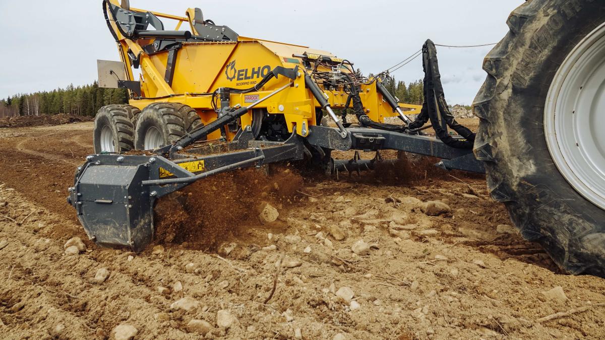 Elhol Stone picker at Central Injection Agri